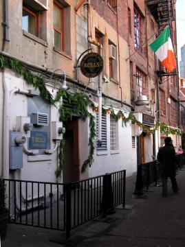 Dinner at Kell's, an Irish Bar on Post Alley.